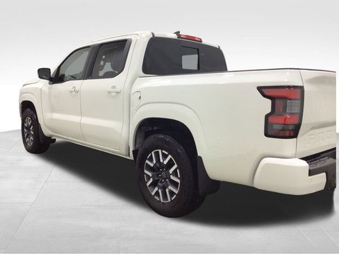 Used 2024 Nissan Frontier SL w/ Technology Package image 3