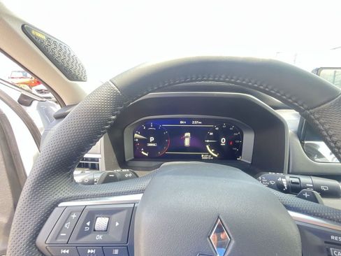 New 2025 Mitsubishi Outlander SE image 15