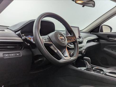 Used 2024 Nissan Altima 2.5 SV image 23