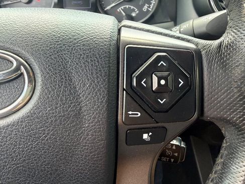 Used 2017 Toyota Tacoma TRD Sport w/ Tow Package (A/T) AWD/4WD image 13