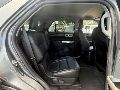 Used 2023 Ford Explorer XLT w/ Equipment Group 202A RWD image 17