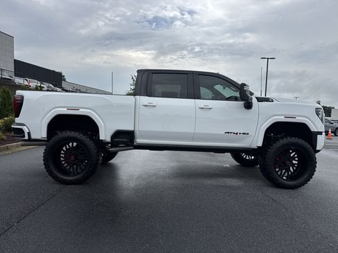Used 2024 GMC Sierra 2500 AT4 w/ AT4 Premium Plus Package AWD/4WD image 11