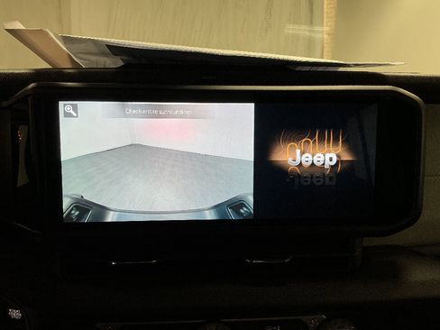 Used 2024 Jeep Gladiator Sport AWD/4WD image 15