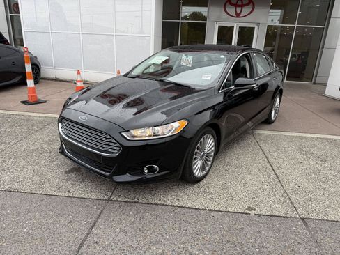 Used 2016 Ford Fusion Titanium FWD image 2