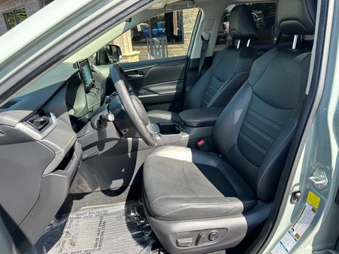 Used 2022 Toyota RAV4 XLE Premium AWD/4WD image 15