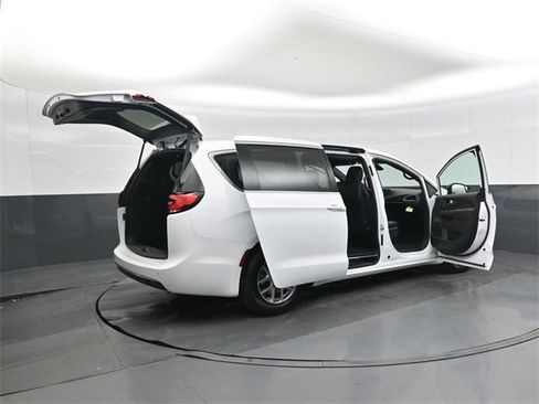 New 2026 Chrysler Pacifica Select image 47