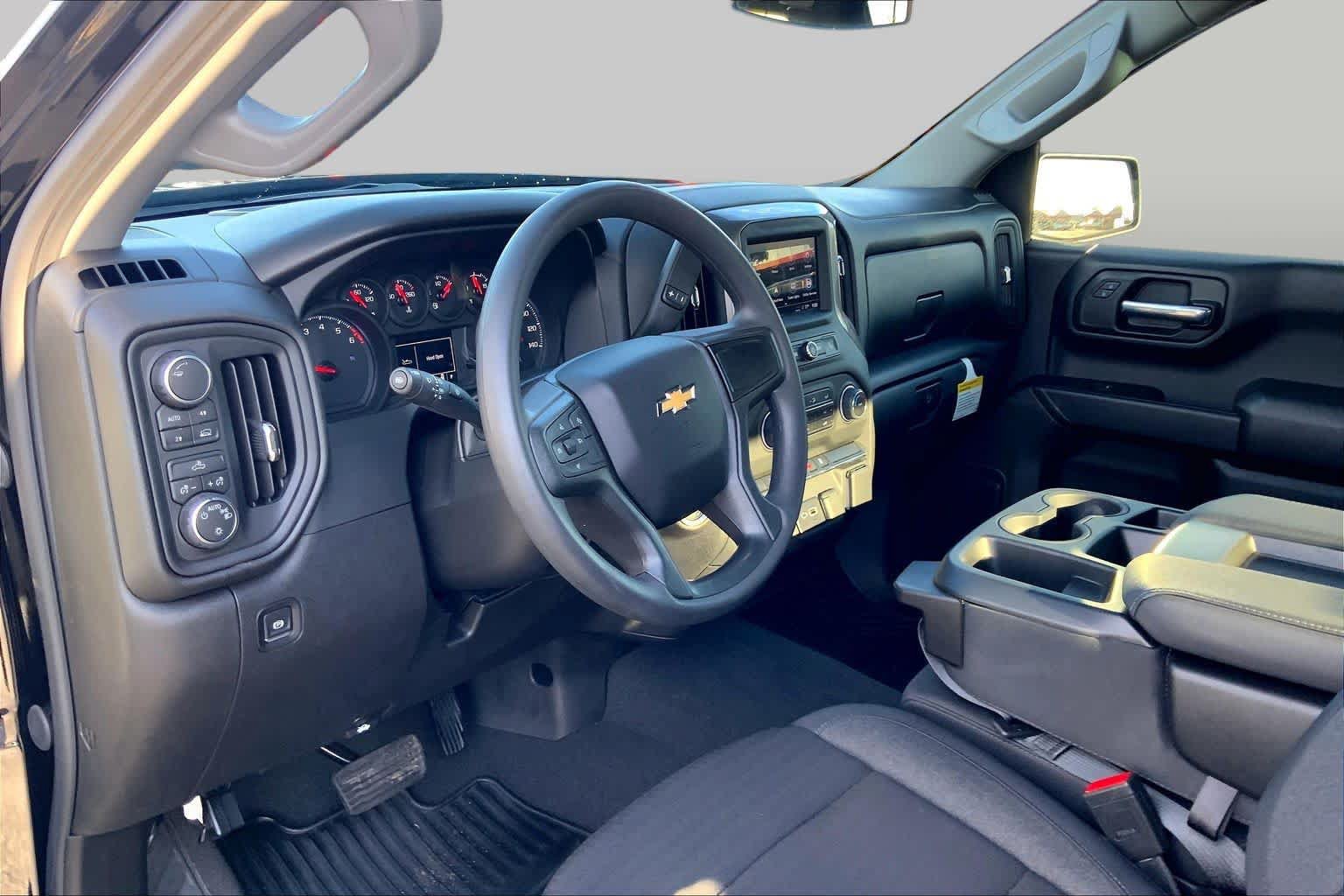 Used 2026 Chevrolet Silverado 1500 Custom w/ Turbomax Blackout Package AWD/4WD image 18