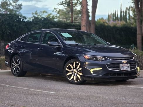 Used 2017 Chevrolet Malibu LT w/ Sport Package FWD image 4