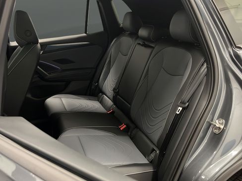 Used 2025 Volkswagen Tiguan SE R-Line AWD/4WD image 24