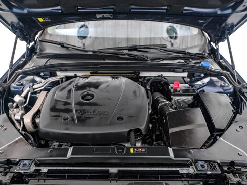 Used 2021 Volvo S60 T5 Momentum image 42