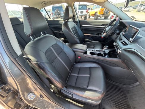 Used 2024 Nissan Altima 2.5 SR image 32