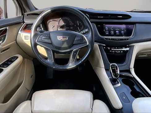 Used 2017 Cadillac XT5 Luxury w/ Driver Awareness Package image 12