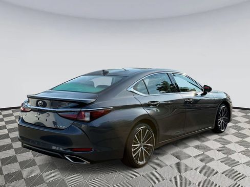 Used 2025 Lexus ES 350 w/ Premium Package FWD image 2