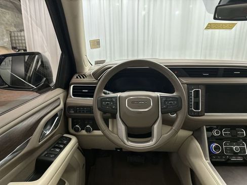Used 2023 GMC Yukon XL Denali image 15