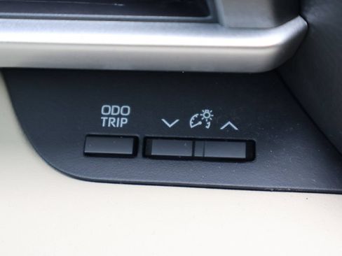 Used 2023 Toyota Highlander XLE FWD image 37