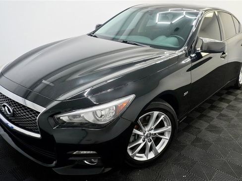 Used 2017 INFINITI Q50 Signature Edition w/ All Weather Package (L93) image 2