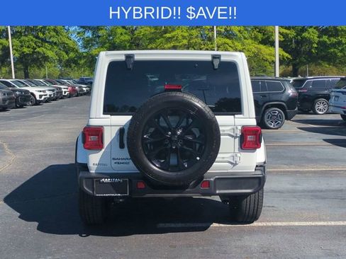 Used 2025 Jeep Wrangler Unlimited Sahara image 4