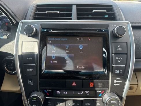 Used 2015 Toyota Camry XLE w/ Moonroof Package image 12