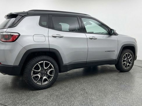 Used 2025 Jeep Compass Trailhawk image 7