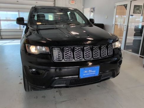 Used 2021 Jeep Grand Cherokee Laredo X AWD/4WD image 40