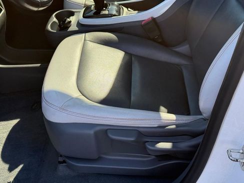 Used 2019 Chevrolet Bolt Premier w/ Infotainment Package image 11