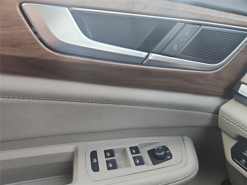 New 2026 Volkswagen Atlas SE image 13