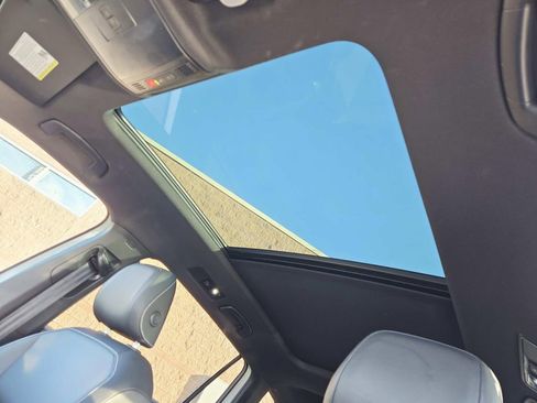 Used 2022 Volkswagen Tiguan SE R-Line image 9