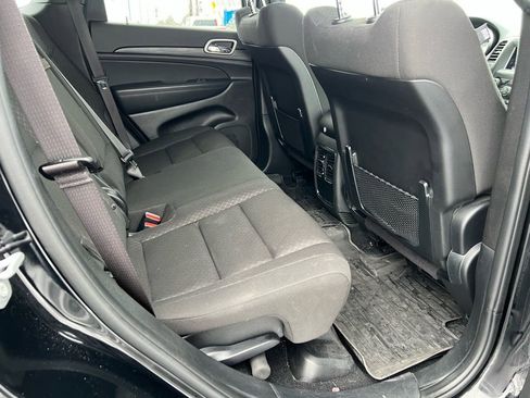 Used 2021 Jeep Grand Cherokee Laredo AWD/4WD image 21