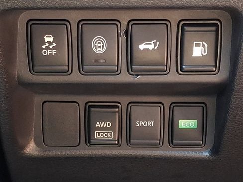 Used 2019 Nissan Rogue SV AWD/4WD image 25
