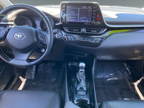 Used 2021 Toyota C-HR Limited FWD image 11