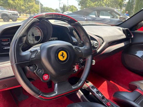 Used 2017 Ferrari 488 GTB RWD image 6