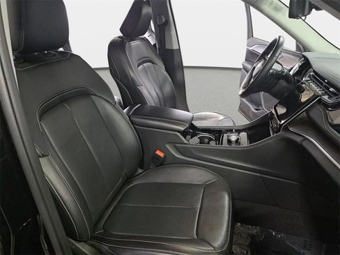 Certified 2022 Jeep Grand Cherokee Limited w/ Luxury Tech Group II image 10