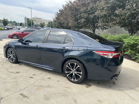 Used 2018 Toyota Camry SE w/ Convenience Package FWD image 7