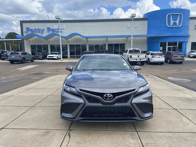 Used 2024 Toyota Camry SE w/ Convenience Package FWD image 3