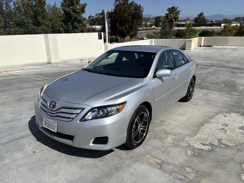 Used 2010 Toyota Camry LE image 7
