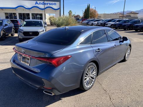 Used 2022 Toyota Avalon Limited image 5