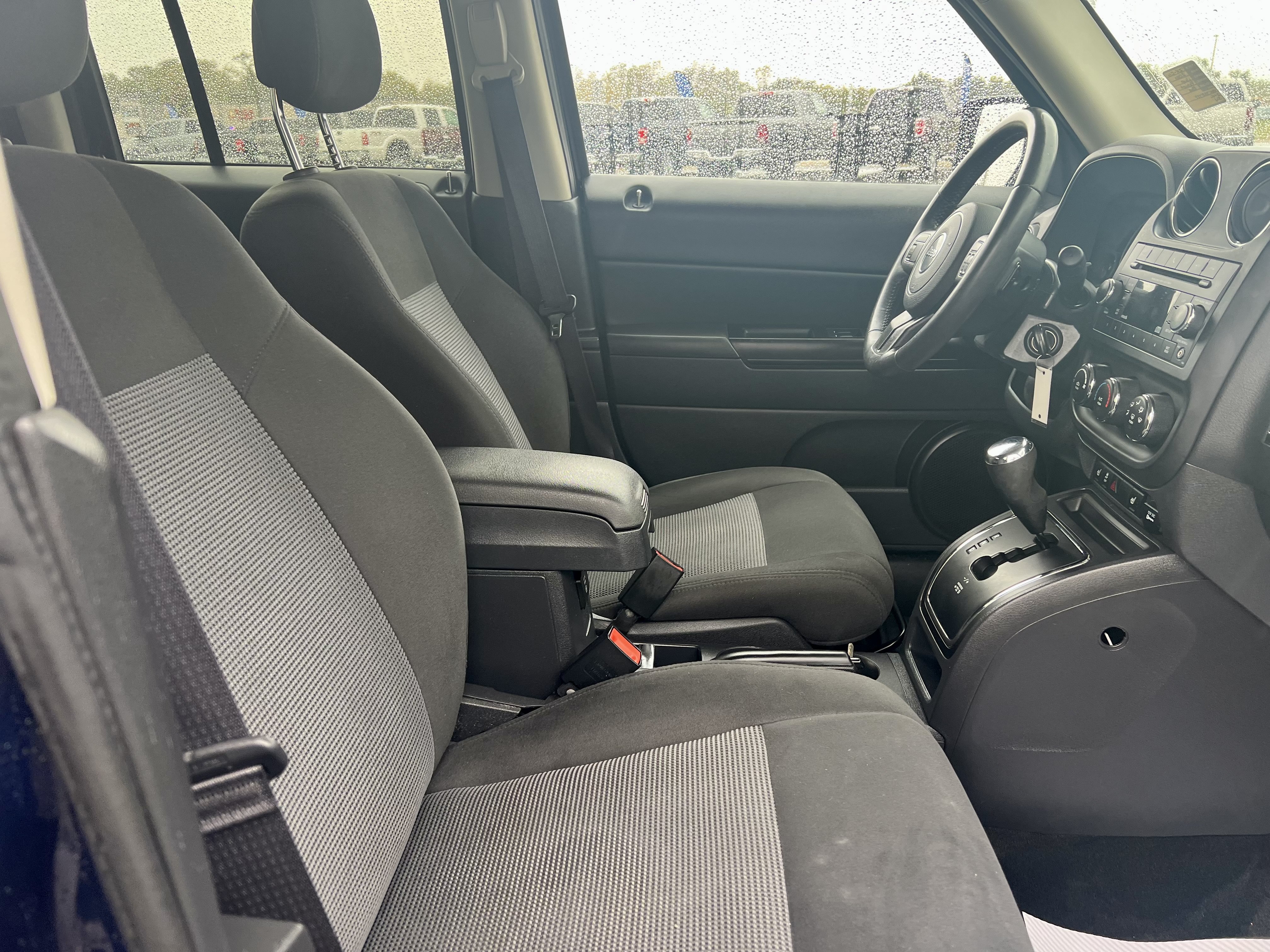 Used 2016 Jeep Patriot Latitude AWD/4WD image 16