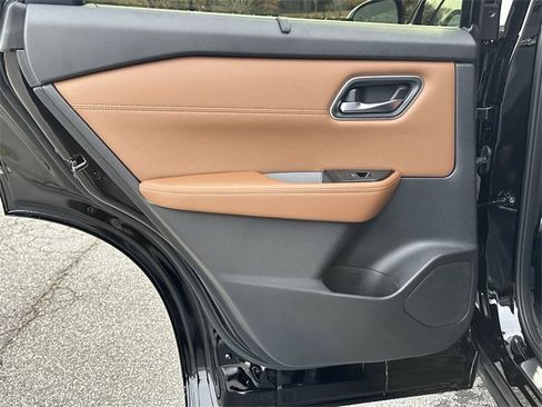 New 2026 Nissan Rogue Platinum image 17