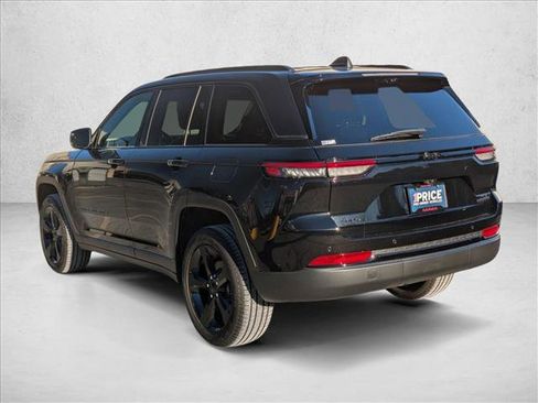 Used 2025 Jeep Grand Cherokee Limited w/ Luxury Tech Group II image 8