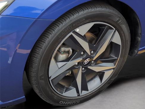 Used 2021 Hyundai Elantra SEL w/ Convenience + Premium Package image 11