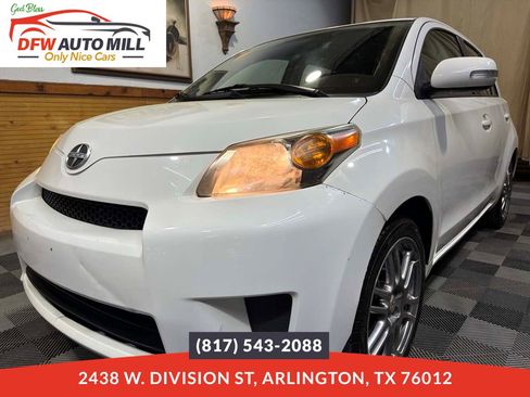 Used 2014 Scion xD image 1