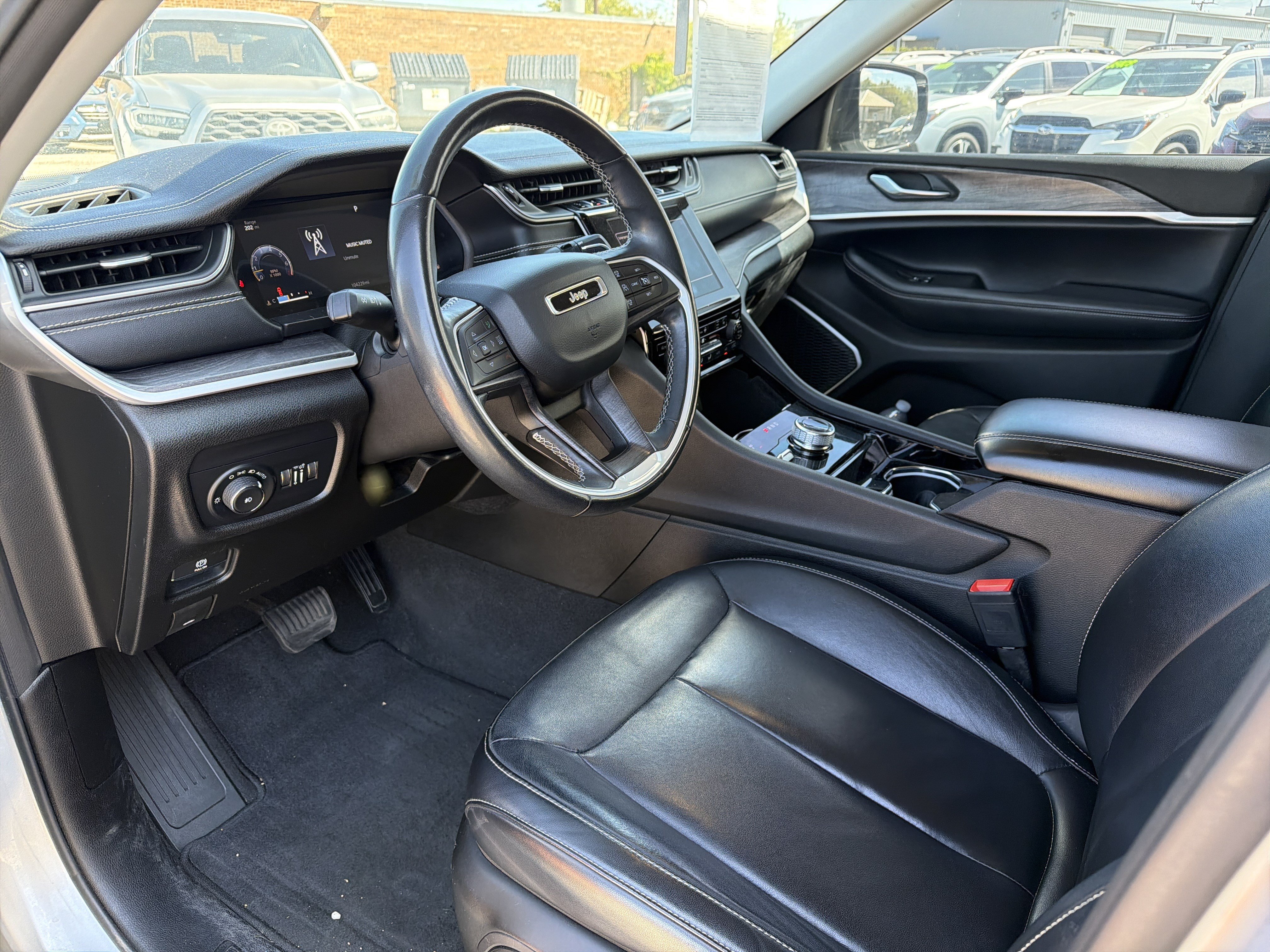 Used 2021 Jeep Grand Cherokee L Limited AWD/4WD image 11