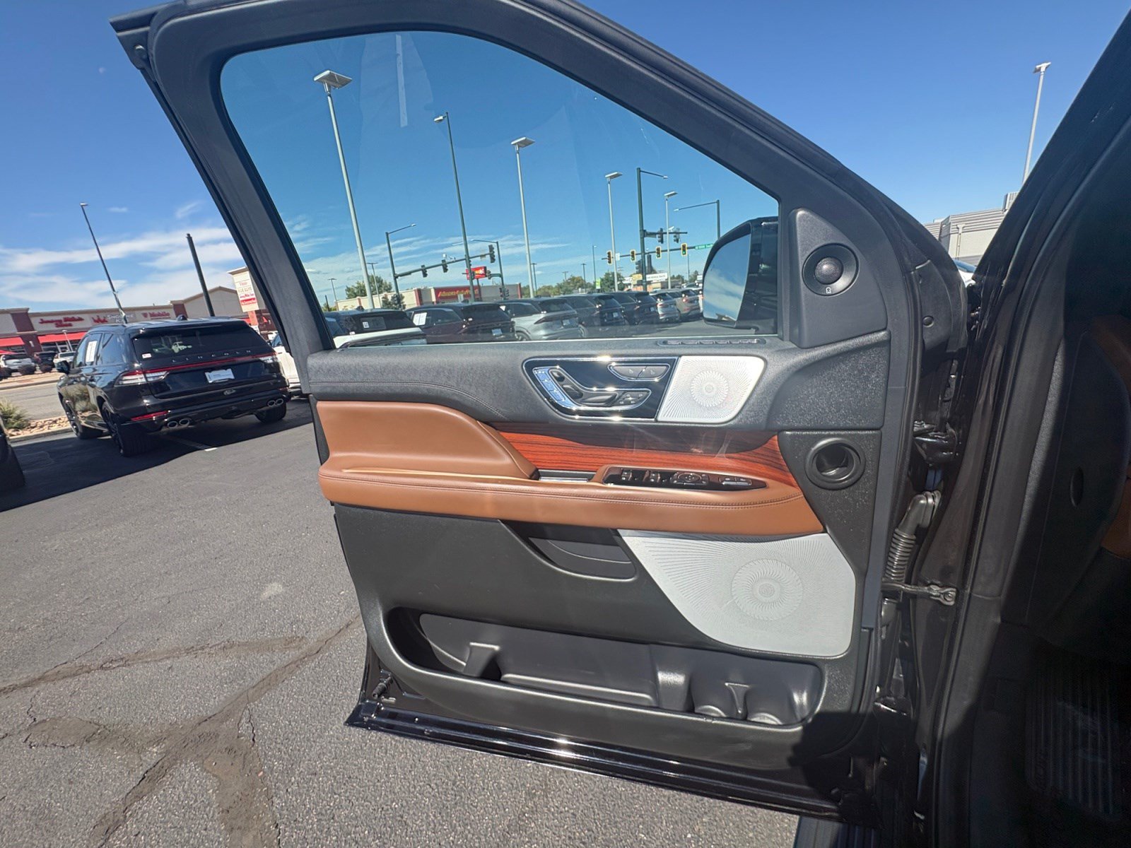 Certified 2023 Lincoln Navigator Reserve AWD/4WD image 21