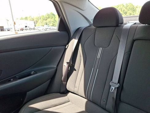 Certified 2025 Hyundai Elantra SEL FWD image 12