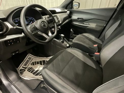 Used 2020 Nissan Kicks S image 9