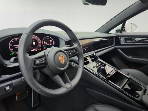 Used 2025 Porsche Panamera image 16