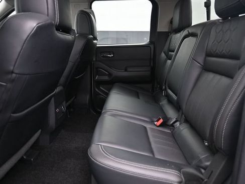 Used 2022 Nissan Frontier SV w/ SV Premium Package AWD/4WD image 11