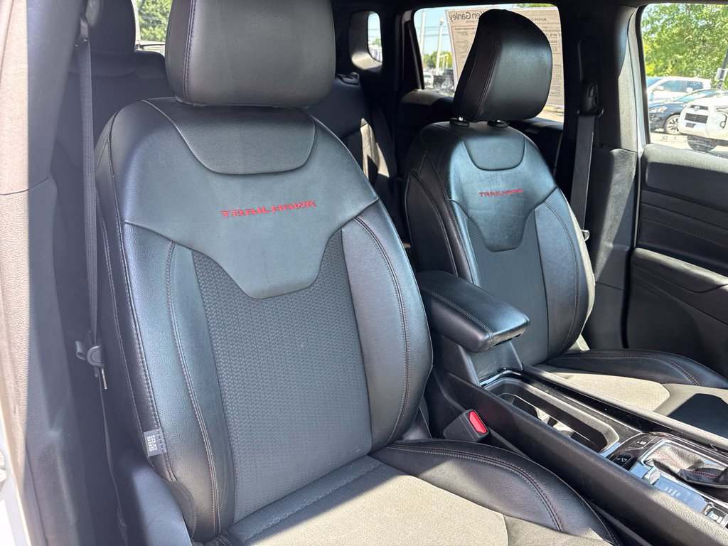 Used 2025 Jeep Compass Trailhawk AWD/4WD image 35