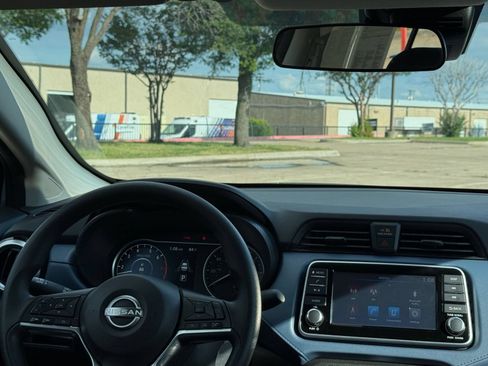 Used 2025 Nissan Versa SV FWD image 34