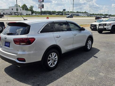 Used 2019 Kia Sorento AWD V6 image 4